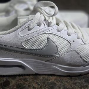 Nike AIR MAX SC White and Gray Athletic Shoes WOMANS size 8